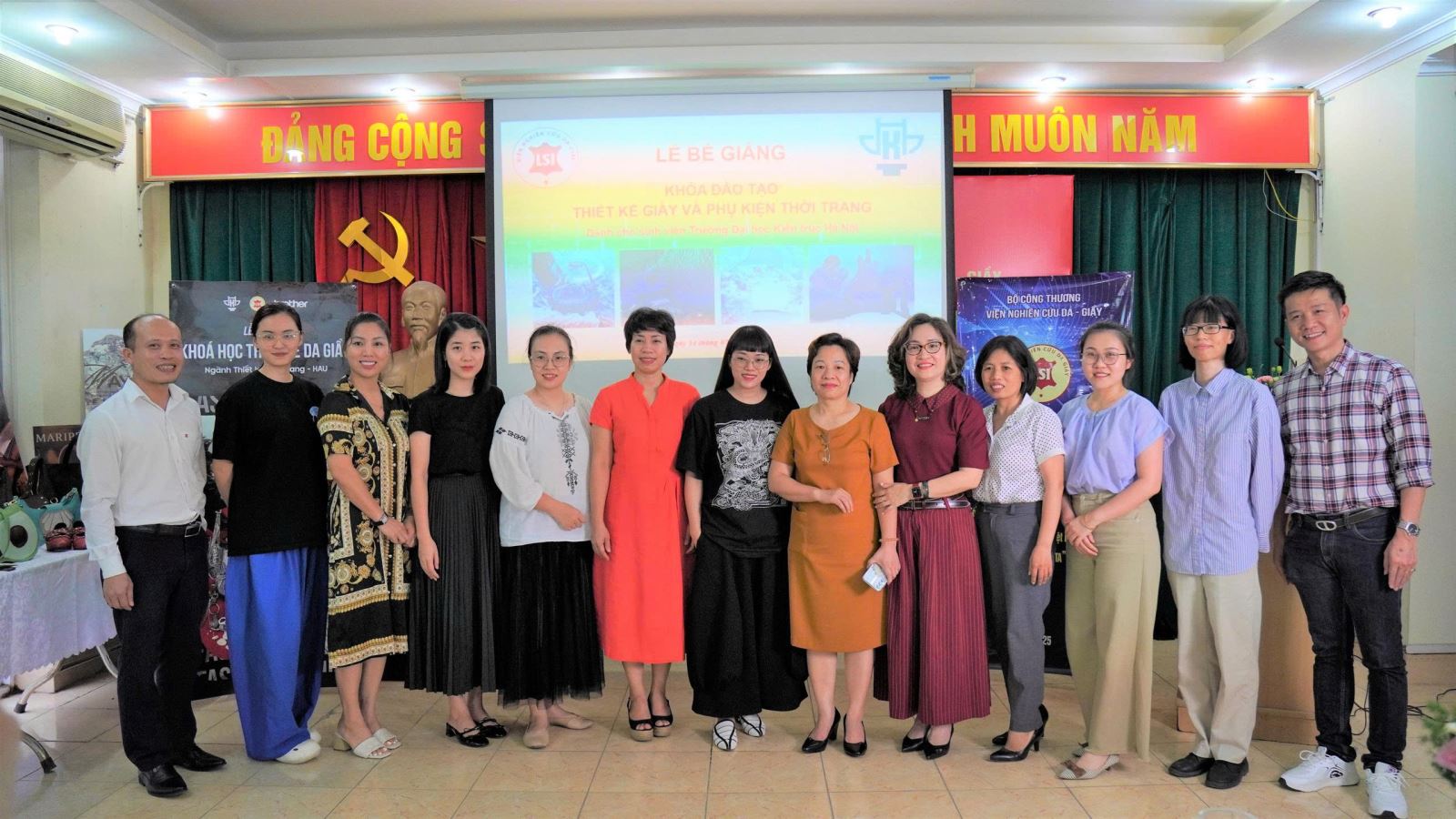  Lễ bế giảng khóa đào tạo “Thiết kế giầy và phụ kiện thời trang” năm 2025